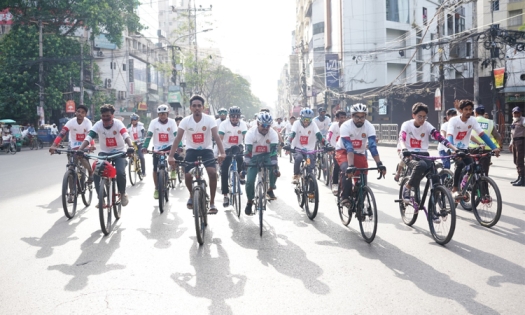 ঢাকার ঐতিহ্য ঘিরে সাইকেল র্যালিতে নাগরিক অংশগ্রহণ